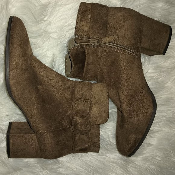Tahari Taupe Booties - Picture 3 of 7